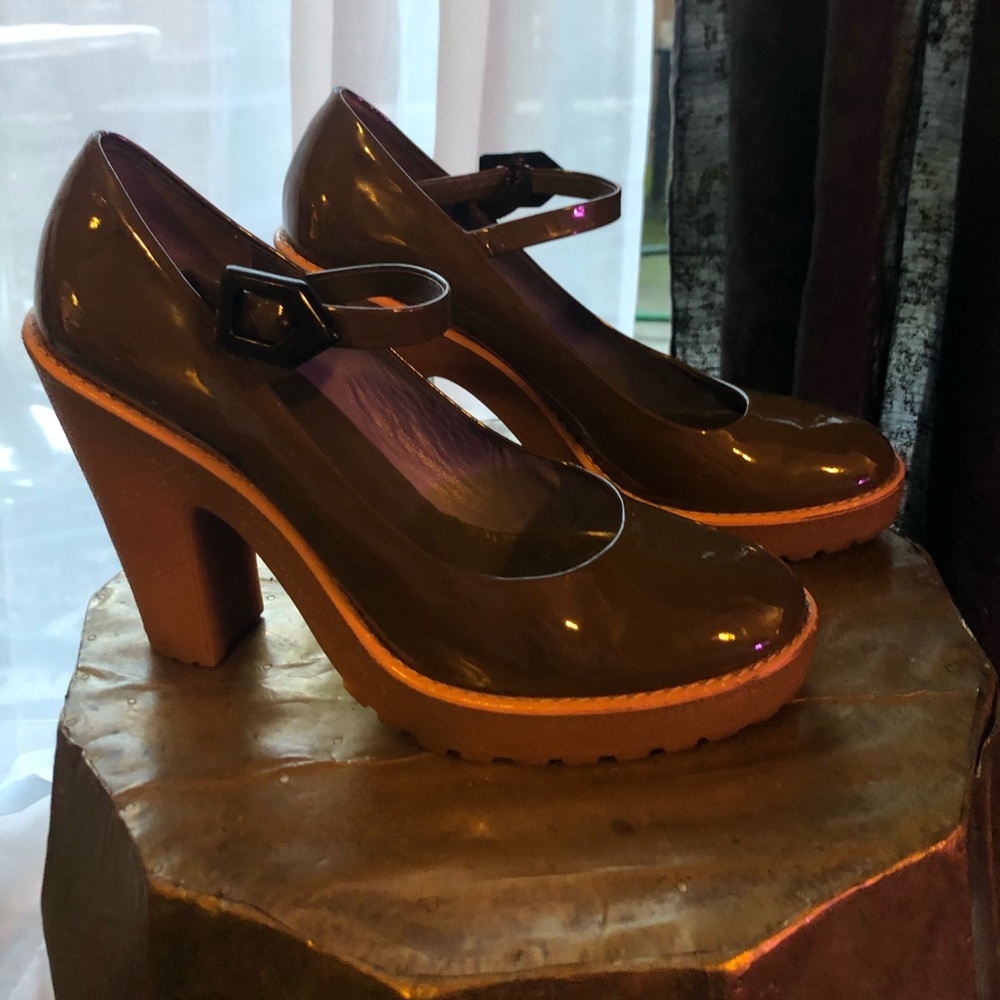 VINTAGE MARC BY MARC JACOBS MARY JANE HEELS
